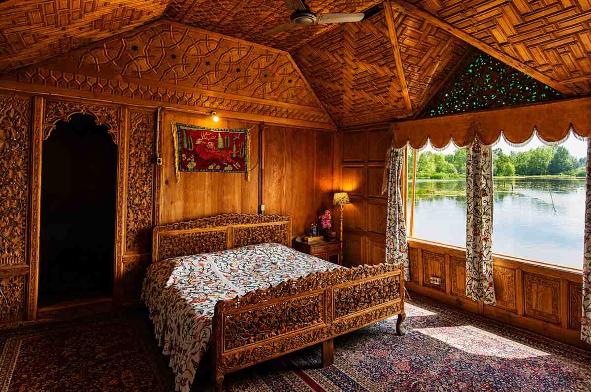 Luxury houseboat bedroom in Kashmir on Dal Lake Srinagar
